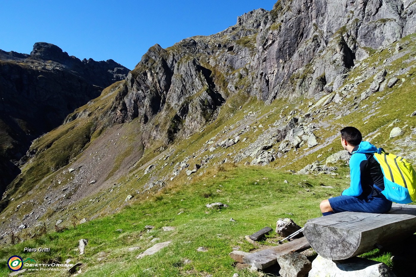 17  Sul sentiero 108 con vista verso il canalino di salita .JPG